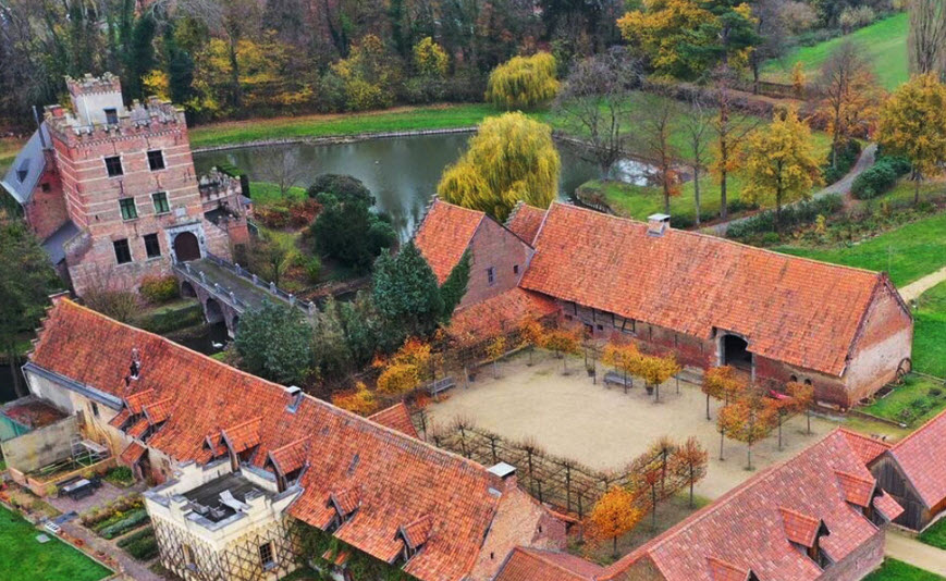 Kasteelhoeve Van Rampemont, Belgium